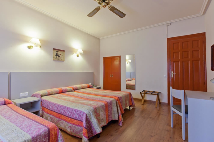Imagen de la habitación del Hostal Andorra, Gran V&iacute;a. Foto 6