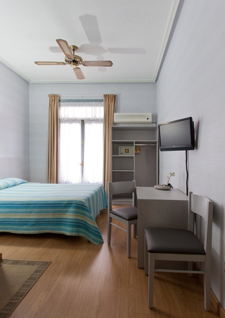 Imagen de la habitación del Hostal Andorra, Gran V&iacute;a. Foto 10