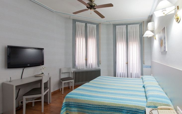 Imagen de la habitación del Hostal Andorra, Madrid. Foto 3