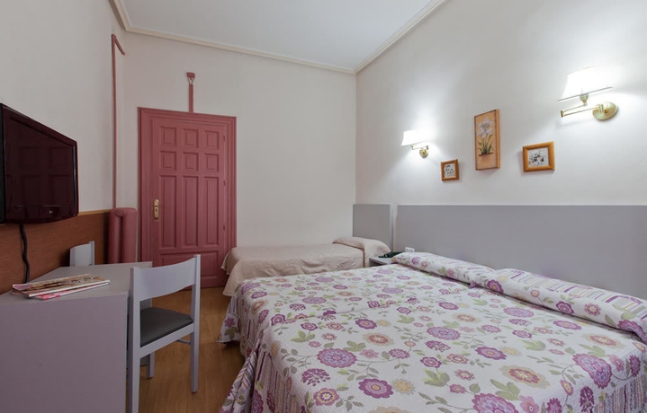 Imagen de la habitación del Hostal Andorra, Madrid. Foto 7