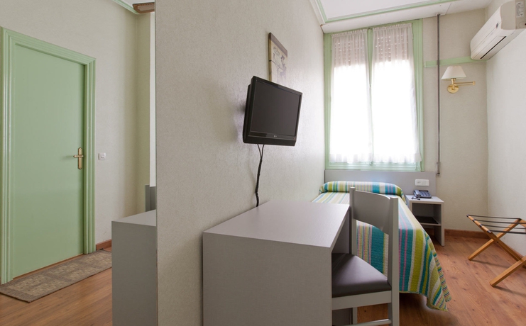 Imagen de la habitación del Hostal Andorra, Madrid. Foto 11