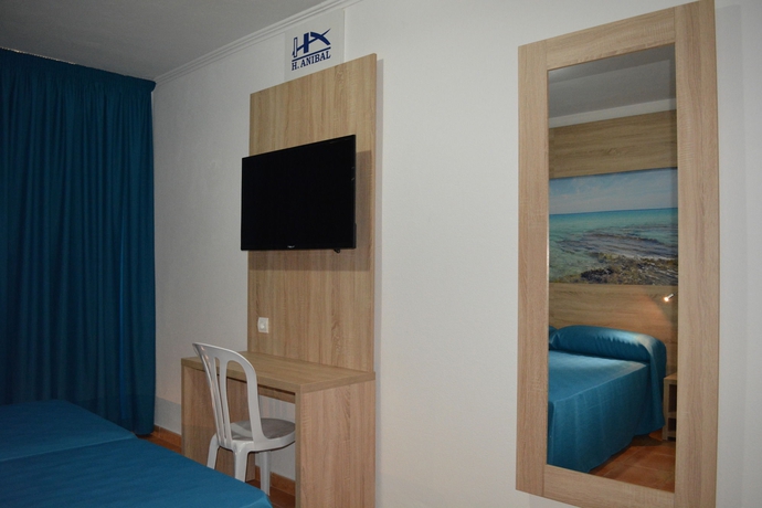 Imagen de la habitación del Hostal Anibal Ibiza. Foto 2