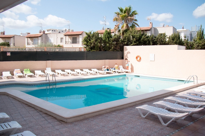 Imagen de la piscina del Hostal Anibal Ibiza. Foto 6