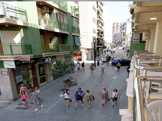 Imagen de los exteriores del Hostal Anna Benidorm. Foto 13