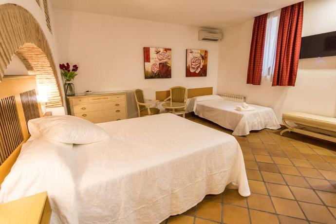 Imagen de la habitación del Hostal Antika Snoga. Foto 6