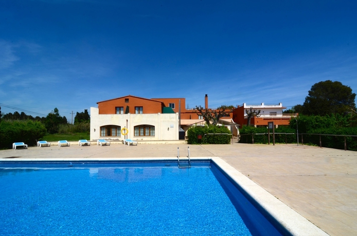 Imagen de la piscina del Hostal Apartamentos La Gola. Foto 18