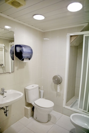 Imagen de la habitación del Hostal Apolo, Sants-Montjuic. Foto 3