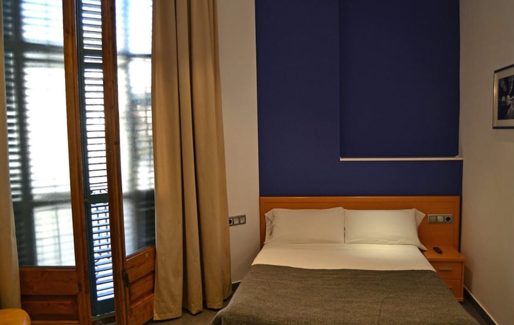 Imagen de la habitación del Hostal Apolo, Sants-Montjuic. Foto 4