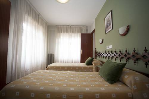 Imagen de la habitación del Hostal Aragon, Ejea de los Caballeros. Foto 3