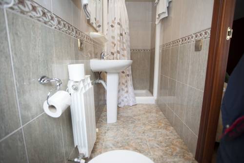 Imagen de la habitación del Hostal Aragon, Ejea de los Caballeros. Foto 6