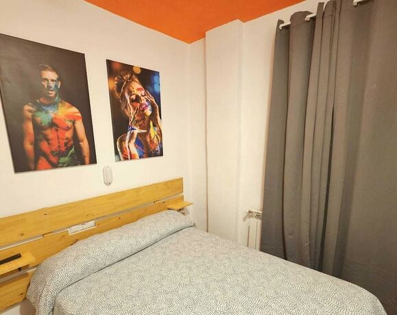 Imagen de la habitación del Hostal Arc House Granada. Foto 13