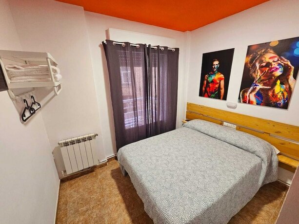 Imagen de la habitación del Hostal Arc House Granada. Foto 19