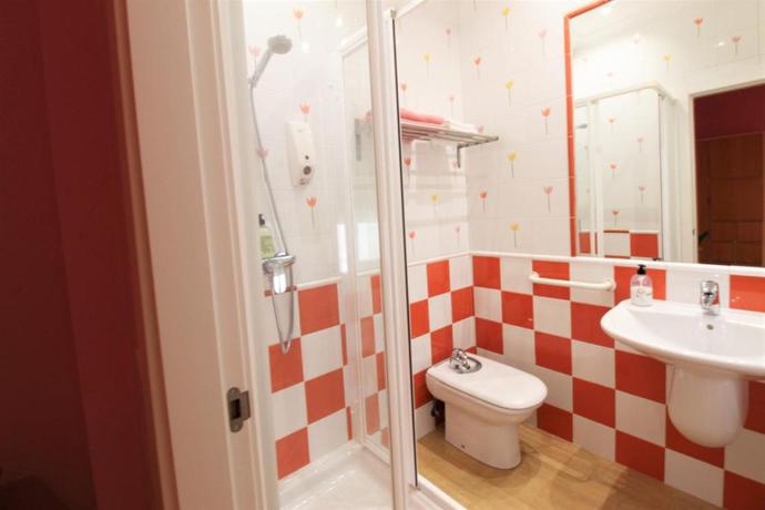 Imagen general del Hostal Arco Iris, Barrio de Salamanca. Foto 6