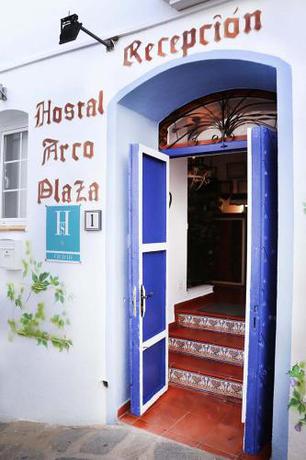 Imagen de los exteriores del Hostal Arco Plaza. Foto 12