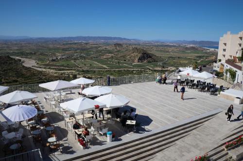 Imagen de los exteriores del Hostal Arco Plaza. Foto 13