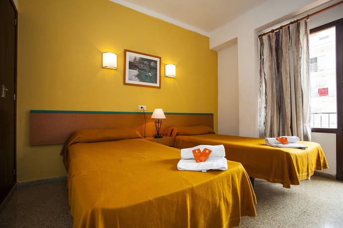 Imagen de la habitación del Hostal Arenal Pins. Foto 5