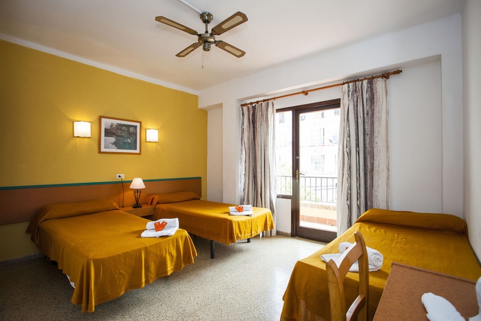 Imagen de la habitación del Hostal Arenal Pins. Foto 6