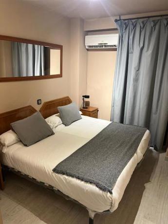 Imagen general del Hostal Arenal, Zaragoza. Foto 4