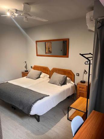Imagen general del Hostal Arenal, Zaragoza. Foto 7