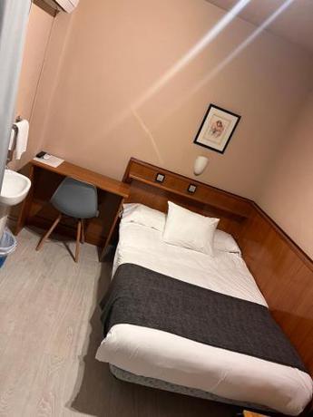 Imagen general del Hostal Arenal, Zaragoza. Foto 9