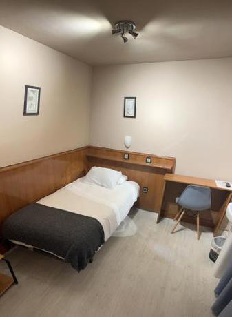 Imagen de la habitación del Hostal Arenal, Zaragoza. Foto 19