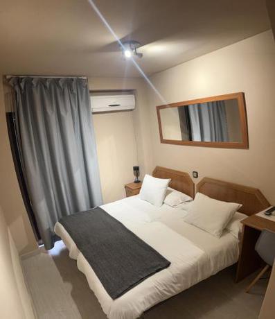 Imagen general del Hostal Arenal, Zaragoza. Foto 10