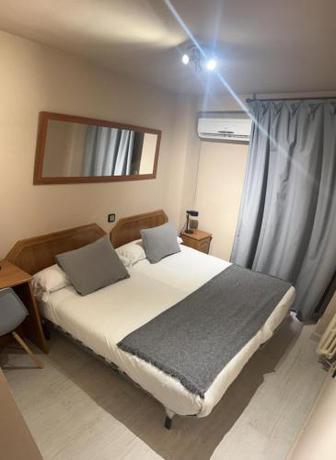 Imagen general del Hostal Arenal, Zaragoza. Foto 11