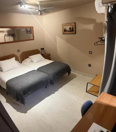 Imagen general del Hostal Arenal, Zaragoza. Foto 13