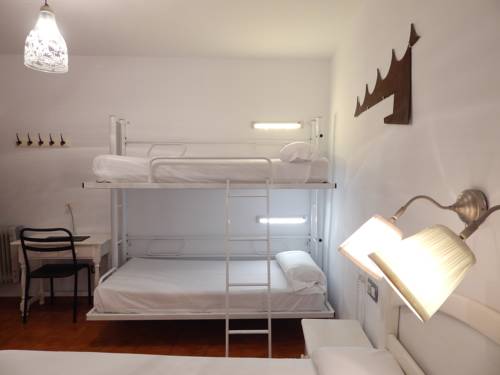 Imagen de la habitación del Hostal Arias, Sevilla. Foto 5