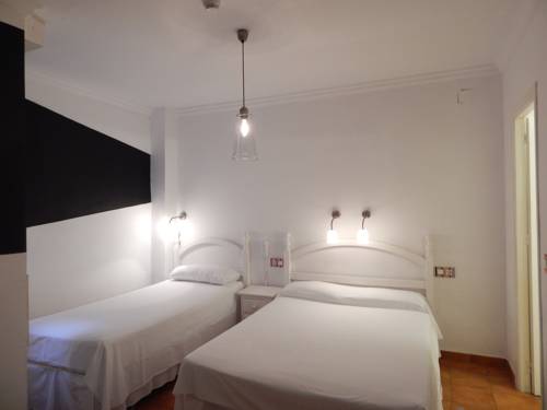 Imagen de la habitación del Hostal Arias, Sevilla. Foto 6