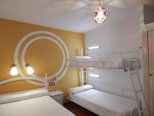 Imagen de la habitación del Hostal Arias, Sevilla. Foto 8