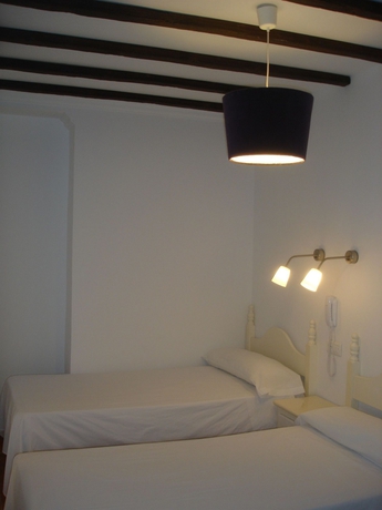 Imagen de la habitación del Hostal Arias, Sevilla. Foto 9