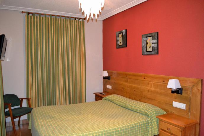 Imagen de la habitación del Hostal Aribel Longinos. Foto 4