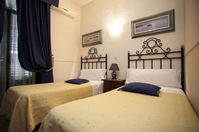 Imagen de la habitación del Hostal Armesto. Foto 11