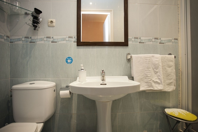 Imagen de la habitación del Hostal Armesto. Foto 17