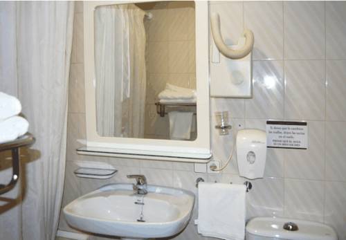 Imagen de la habitación del Hostal Arotza. Foto 5