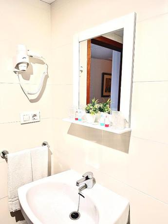 Imagen de la habitación del Hostal Arriadh, C&oacute;rdoba. Foto 12