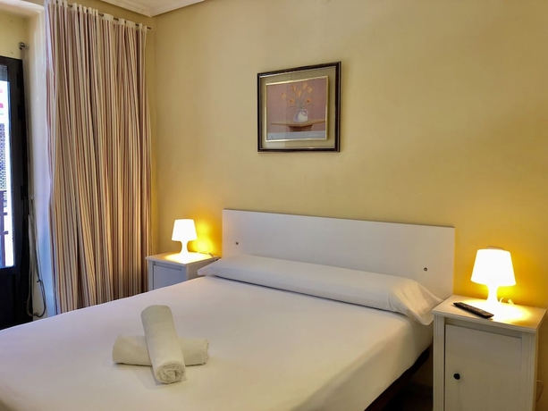 Imagen de la habitación del Hostal Arriaza. Foto 12