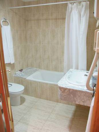 Imagen de la habitación del Hostal Asador Imperial. Foto 6