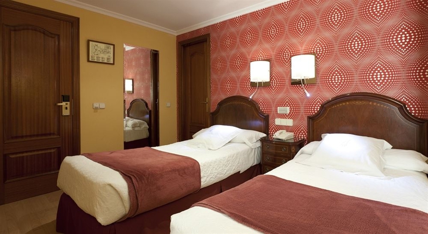 Imagen de la habitación del Hostal Astoria, Barrio de las Letras. Foto 1