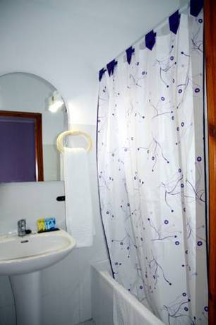 Imagen de la habitación del Hostal Asturias, Casas del Monte. Foto 7