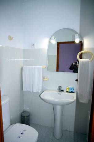 Imagen de la habitación del Hostal Asturias, Casas del Monte. Foto 12