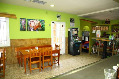 Imagen de la habitación del Hostal Asturias, Casas del Monte. Foto 15