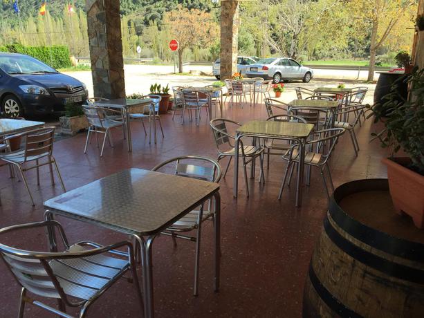 Imagen de los exteriores del Hostal Atalaya, Sierra del Segura. Foto 6