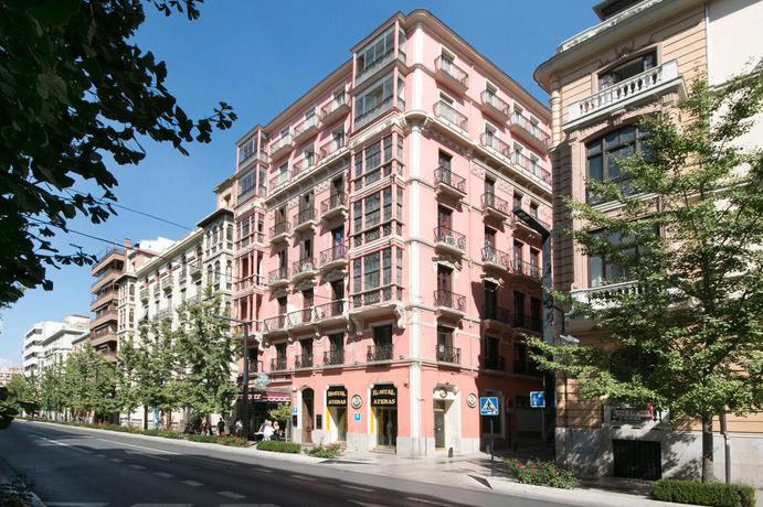 Imagen de los exteriores del Hostal Atenas Granada. Foto 21