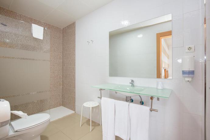 Imagen de la habitación del Hostal Atenas Granada. Foto 5