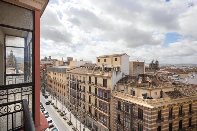 Imagen de los exteriores del Hostal Atenas Granada. Foto 23