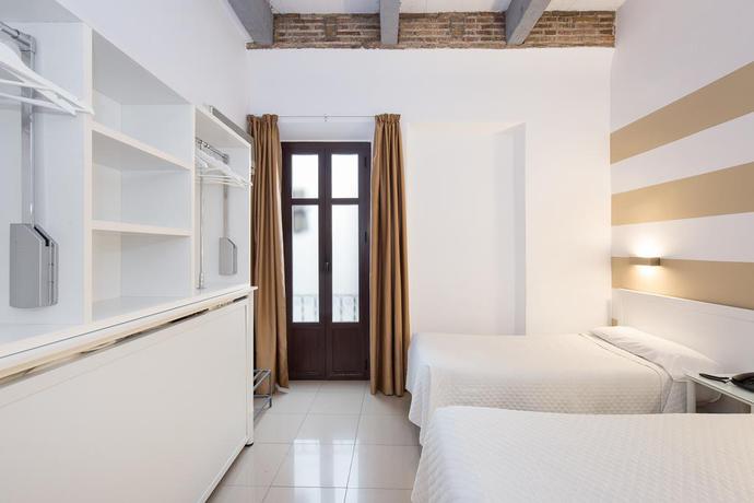 Imagen de la habitación del Hostal Atenas Granada. Foto 7