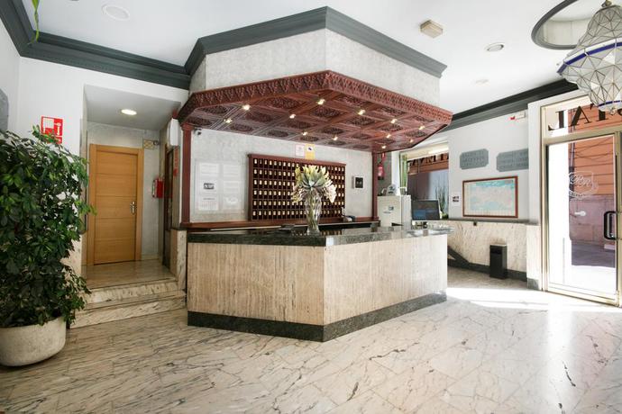 Imagen de los interiores del Hostal Atenas Granada. Foto 28