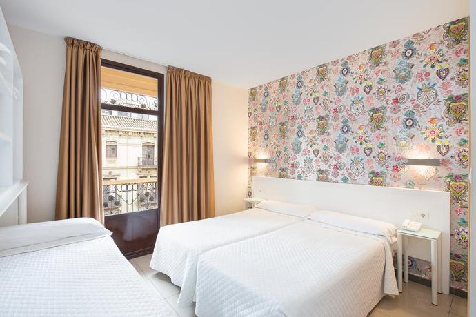 Imagen de la habitación del Hostal Atenas Granada. Foto 10